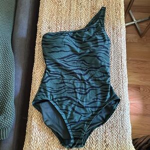 Gap one piece tiger print one shoulder swimsuit Sz. M